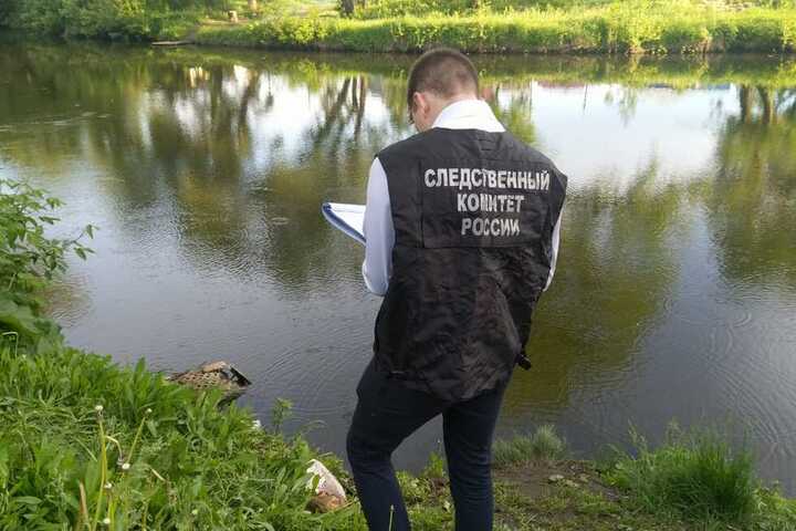 В Петровске подростки гуляли на берегу реки и нашли там пакет с костными останками человека
