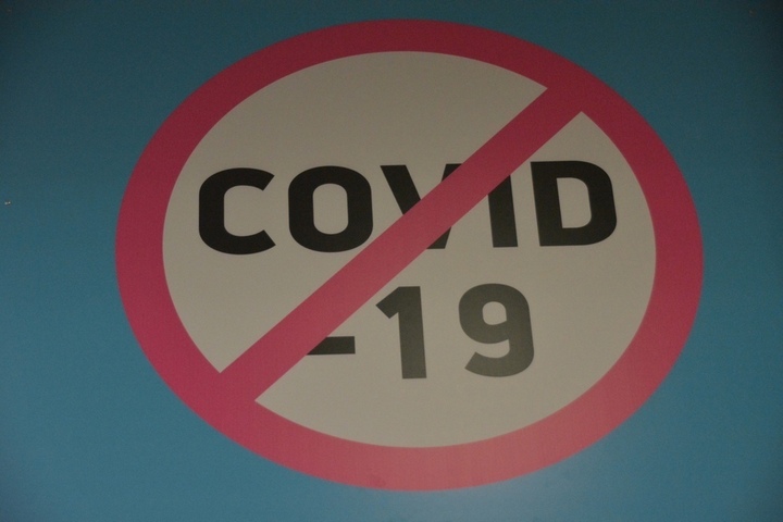 После спора о прививках с коммунистами в областной думе открыли пункт вакцинации от COVID-19