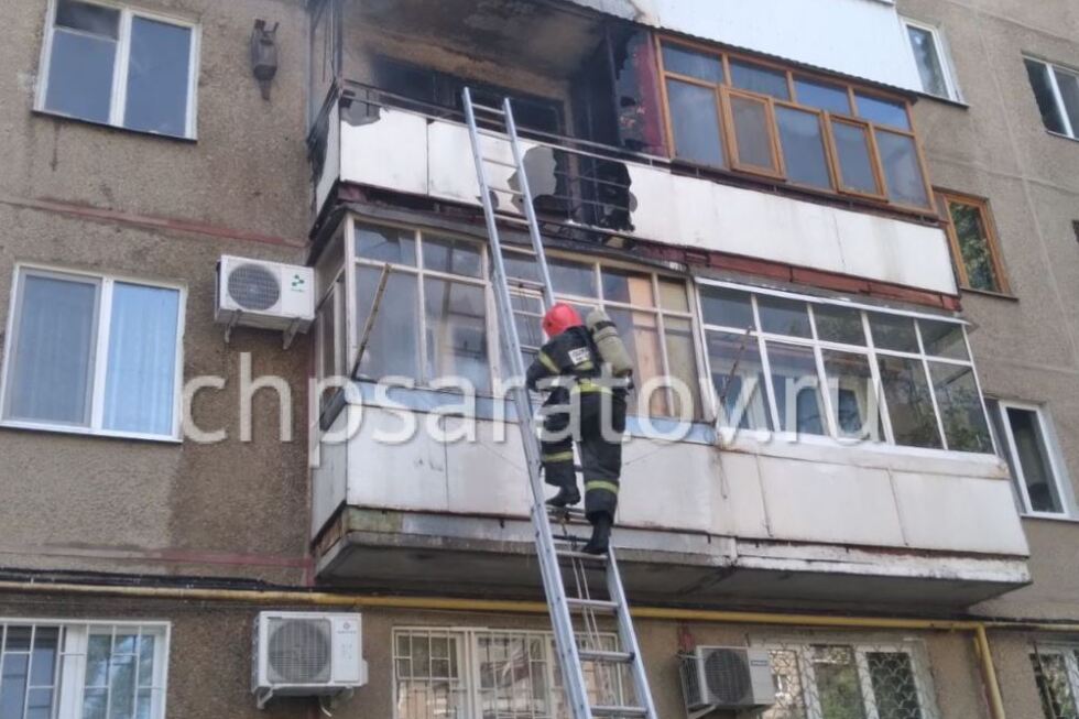 Из-за пожара в квартире девятиэтажки на Пензенской спасатели эвакуировали 25 человек, в том числе двоих детей