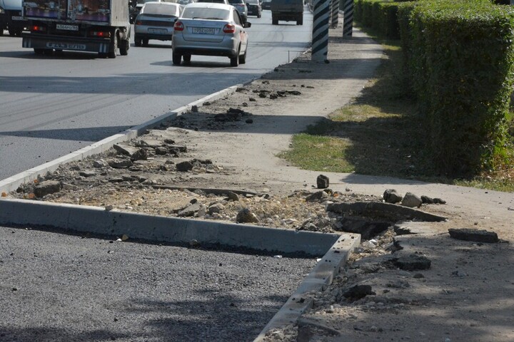 В Энгельсе провалились торги по ремонту тротуаров