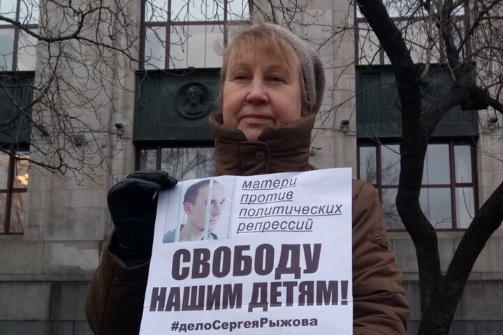 В Саратове умерла мать обвиняемого в подготовке теракта оппозиционера Сергея Рыжова