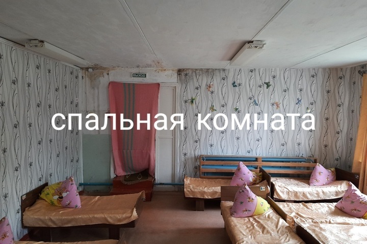 В Новобурасском районе чиновники несколько лет не замечают протекающей крыши и заплесневелых стен в сельском детском саду