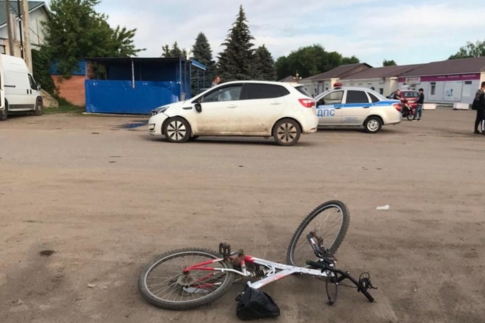Женщина на иномарке сбила 14-летнюю велосипедистку