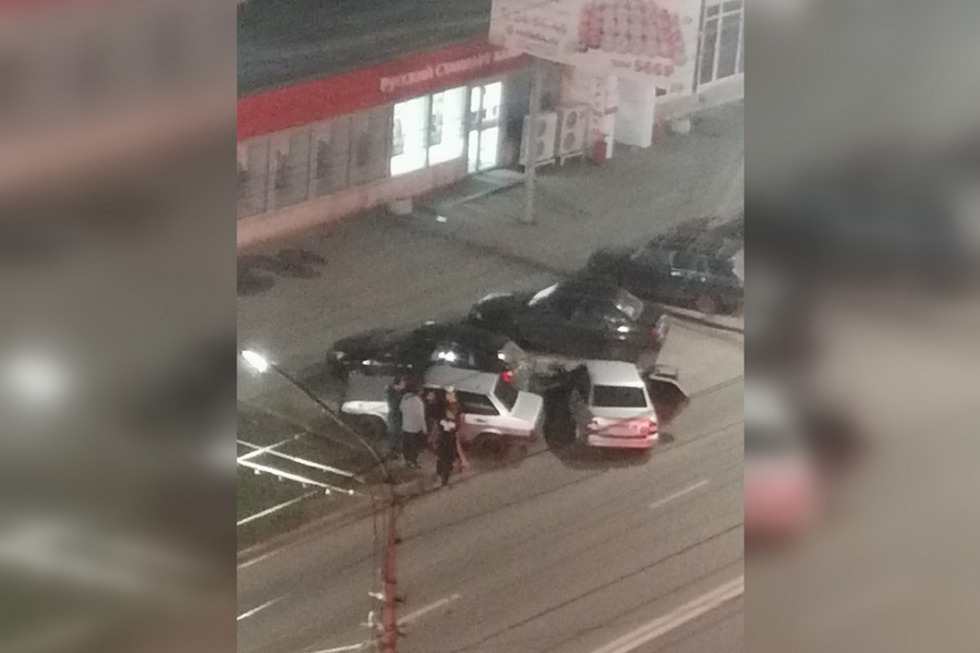 Жители Заводского района пожаловались на пьяные молодежные автотусовки по ночам и безрезультатные обращения в полицию