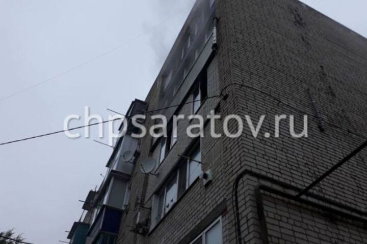 В Пугачеве из-за удара молнии загорелась квартира в пятиэтажке