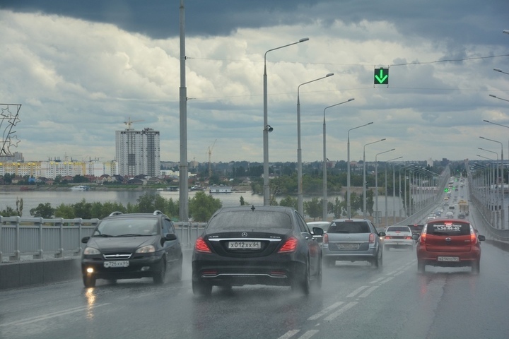 Желтый уровень опасности: в Саратовской области ожидаются грозы, ливни и град