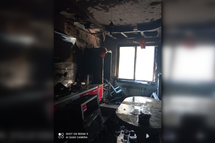 Из многоэтажки в Ленинском районе из-за пожара эвакуировали часть жильцов, включая троих детей