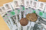 Власти Саратовской области должны раздать 31,8 миллиона рублей семьям с детьми определенного возраста (сумма одна из самых маленьких в стране)