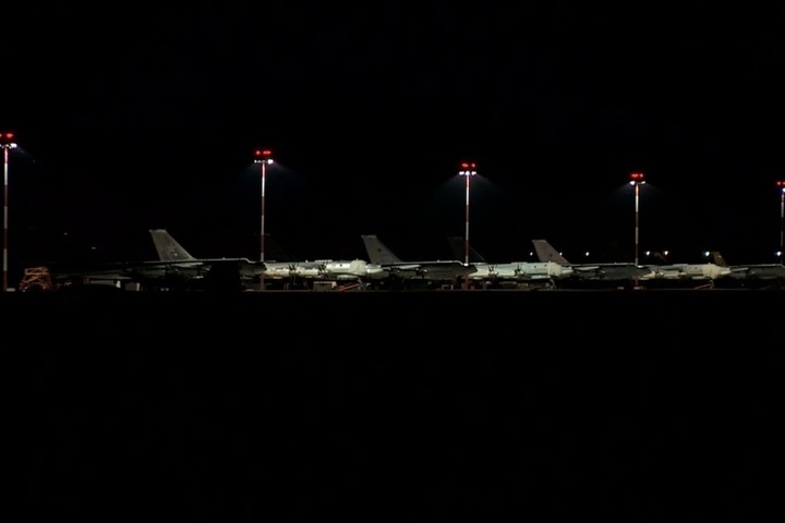 «Лучи Победы» на энгельсской базе бомбардировщиков: фото, видео