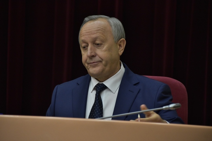 «Надо пересмотреть сроки»: губернатор Радаев удивился, что проблемный дом в Энгельсе хотят сдавать к 2022 году