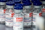 «Я нахожусь в шоке»: жительница Саратова не смогла сделать прививку от ковида в нескольких поликлиниках из-за отсутствия вакцины. Чиновники уверяют, что в регионе проблем с этим нет