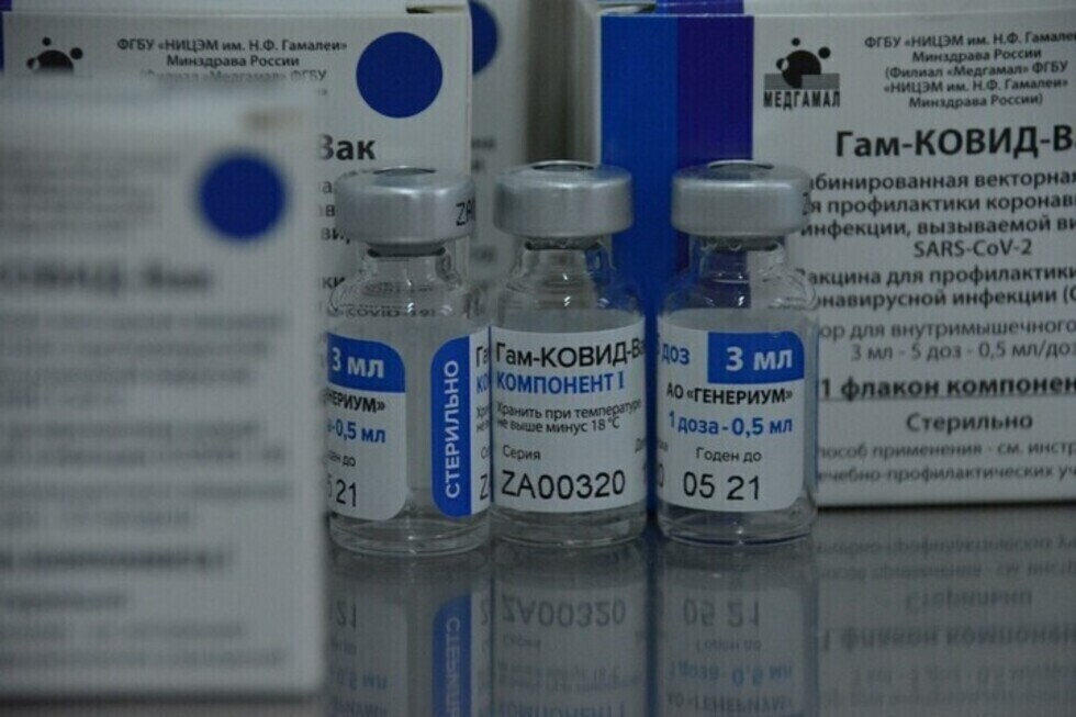 На фоне жалоб горожан на отсутствие вакцины от ковида в некоторых поликлиниках Олег Костин обратится в федеральный минздрав с просьбой об увеличении лимита их поставок в регион