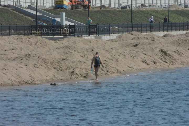 Власти закрывают доступ саратовцам на территорию нового пляжа. Объясняем почему