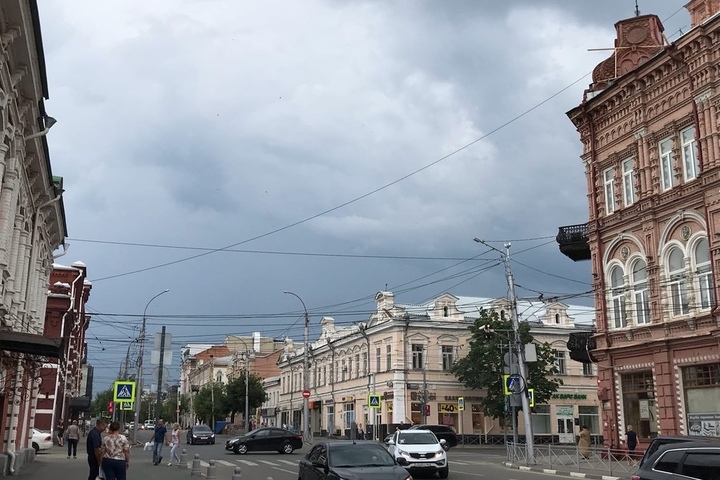 Синоптики пообещали, что после сильной жары и урагана в Саратовской области температура воздуха может понизиться до +11 градусов