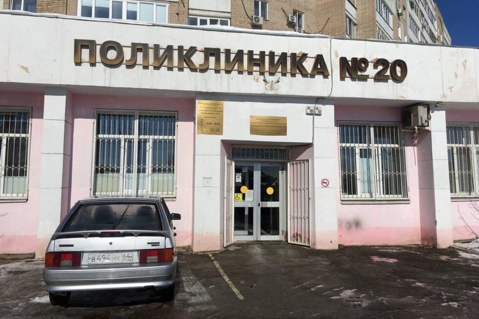 Скандал с выдачей прививочного сертификата за взятку: главврач саратовской поликлиники уволился после беседы с министром