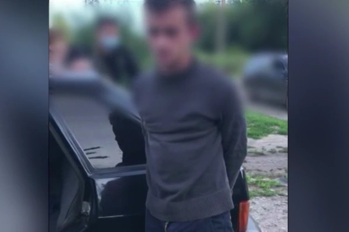 В Ртищевском районе задержали мужчину, который в машине перевозил полкило наркотиков