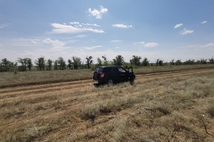 Фермер нашел посреди поля автомобиль с трупом внутри