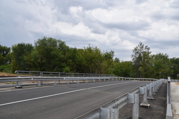 В Энгельсском районе открылся мост, который «практически построен заново» по просьбе руководства местного свинокомплекса