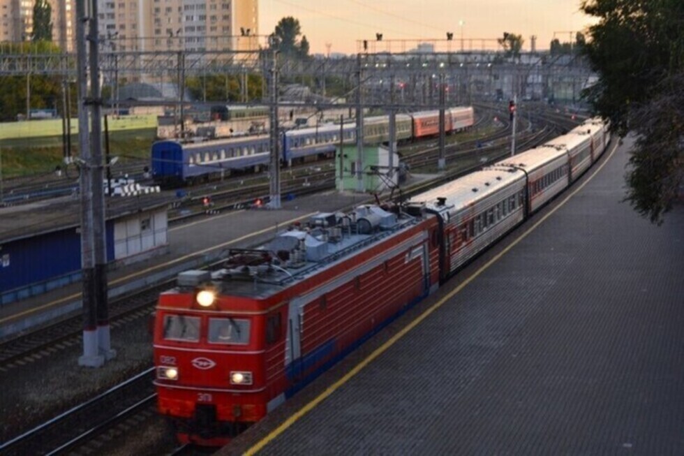 В связи «со снижением пассажиропотока и неблагоприятной эпидемобстановкой» из Саратова перестанут ходить два поезда на юг и два в Москву