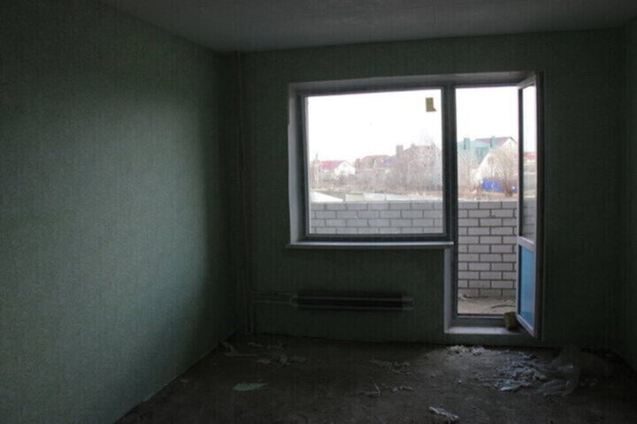 Сирота из Вольска смогла добиться положенной по закону квартиры только спустя 12 лет