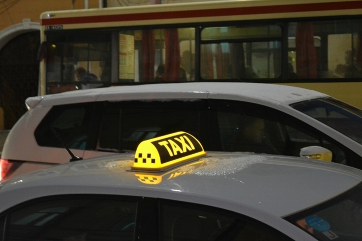 Саратовцев бесплатно отвезут на такси, но только в определенные места