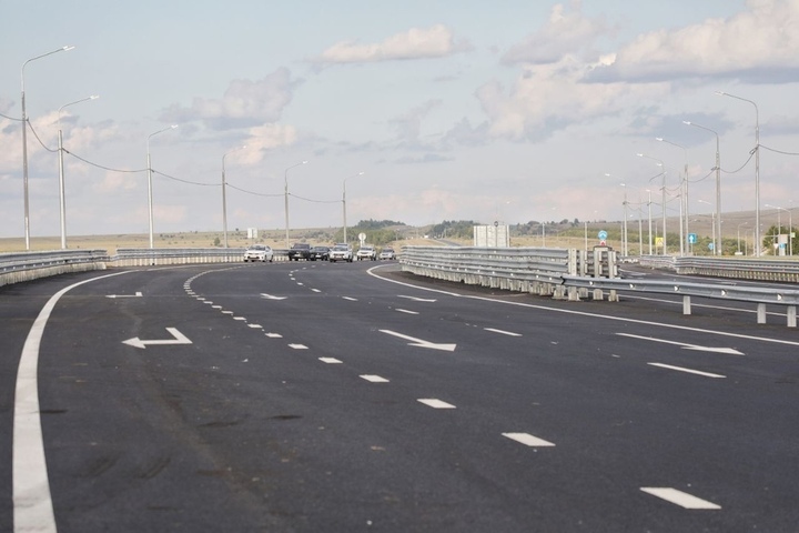 В самом «пробочном» месте на федеральной трассе Сызрань-Саратов-Волгоград появился новый 15-километровый четырехполосный участок