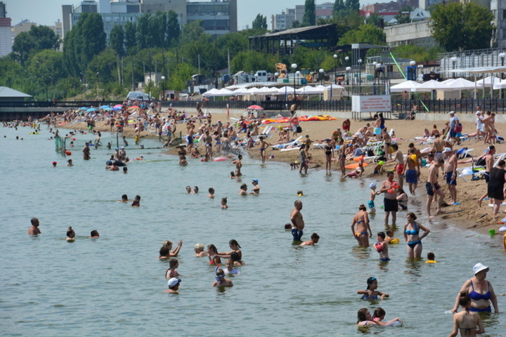 Бактериальное загрязнение нового пляжа. Чиновники сообщили, что сделано для предотвращения инфекционных заболеваний, но о результатах новых проб пока молчат