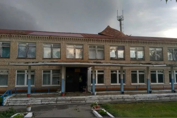 Ураган оставил без крыши школу и ДК в Петровском районе