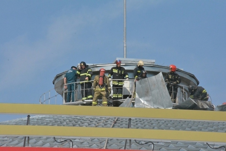 В МЧС сообщили о ликвидации пожара на куполе саратовского цирка: эвакуированы сотрудники и 29 животных, арену залило водой