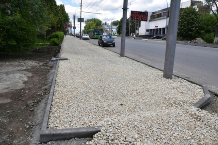 В Заводском районе отремонтируют еще 23,5 тысячи квадратных метров тротуаров: на каких улицах будут вестись работы