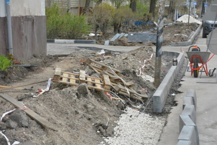 На ремонт тротуаров на двух улицах в присоединяемом к Саратову поселке потратят 10 миллионов рублей