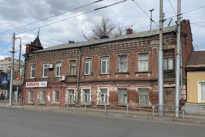 Реновация «позора» на въезде в Саратов. Эксперты и общественники пытаются спасти от возможного сноса старинный дом