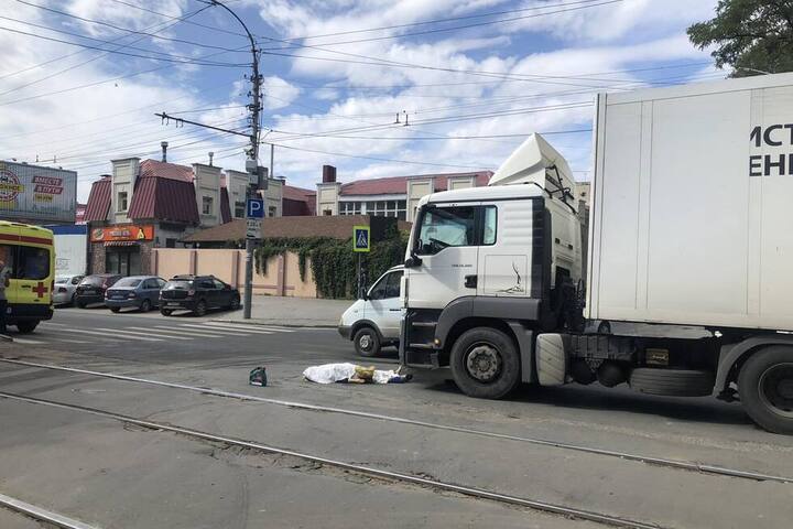 В Саратове водитель грузовика насмерть сбил пенсионерку