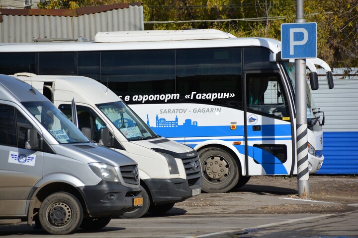 Четыре автобусных маршрута достались саратовской фирме, зарегистрированной в квартире. Еще два никто не захотел обслуживать