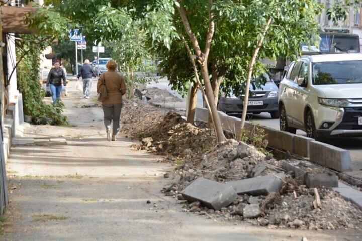 Власти ищут компанию, желающую освоить 10,3 миллиона рублей на ремонте тротуаров за три недели
