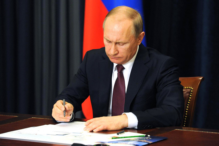Президент Путин отметил самоотверженность нескольких медработников региона. Все они трудятся в частной клинике