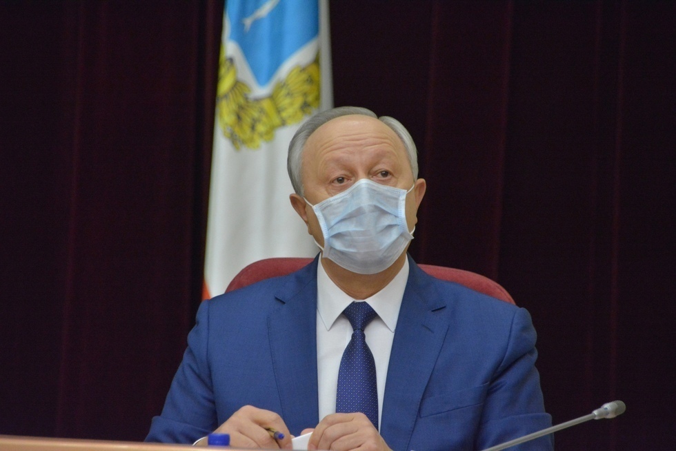 «Мы до последнего тянули»: губернатор Радаев выступил за повышение зарплаты и поощрений себе, депутатам и чиновникам правительства