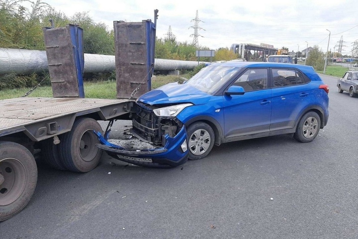 В Солнечном-2 водитель кроссовера протаранил длинномер: пассажир скончался на месте