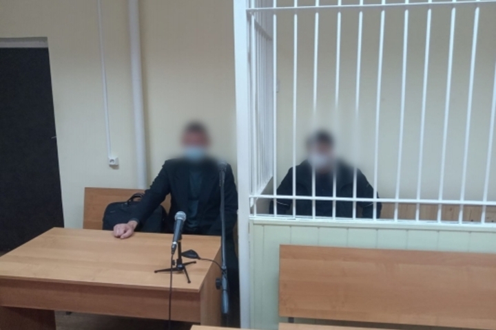 Обвиняемого в попытке получить взятку в 600 тысяч рублей стажера полиции из Вольска отправили под домашний арест