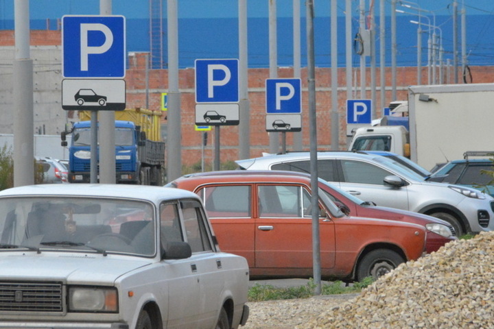 В центре Саратова предложено сделать 3000 парковочных мест платными