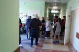 «Стоят часами, обмениваются заболеваниями»: жители Петровска рассказали об очередях в ЦРБ и интересных записках на кабинетах врачей