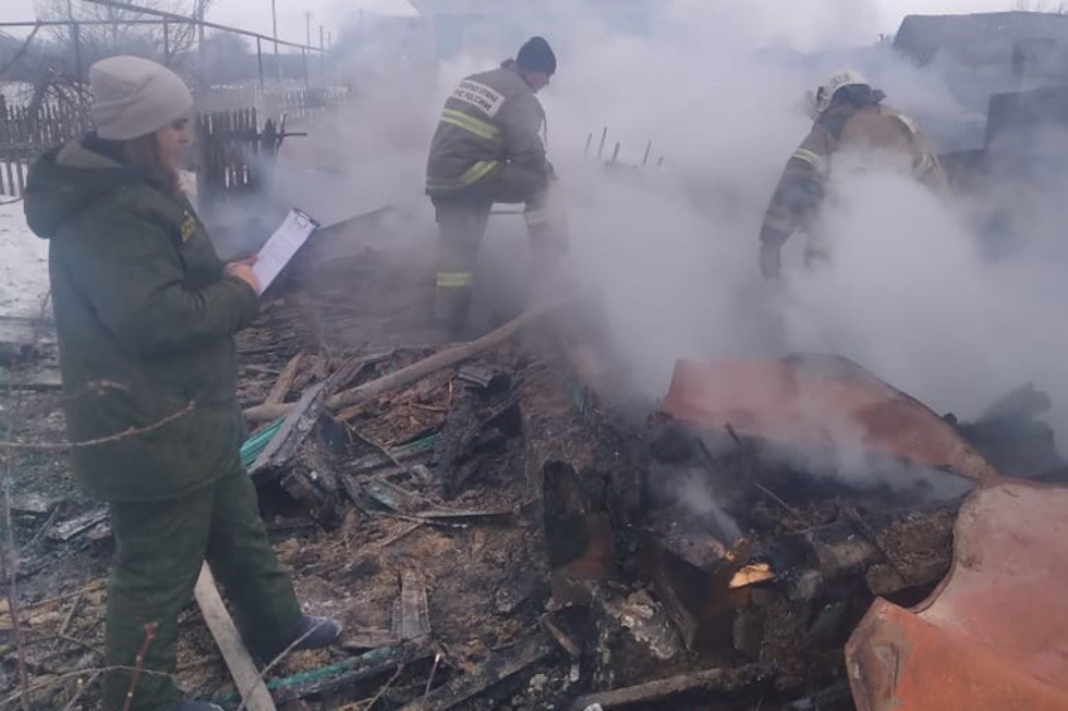 С начала года в огне погибли 108 жителей региона. В связи с началом отопсезона спасатели напоминают об опасности «печных пожаров»