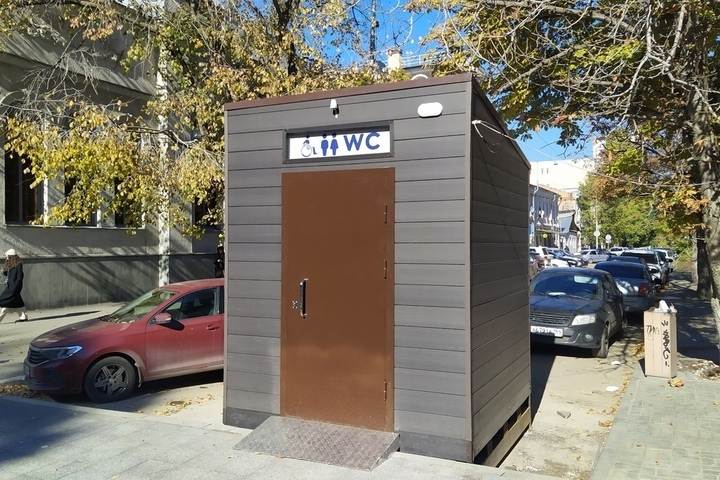 Новые бесплатные туалеты на саратовском пешеходном кольце до сих пор не работают