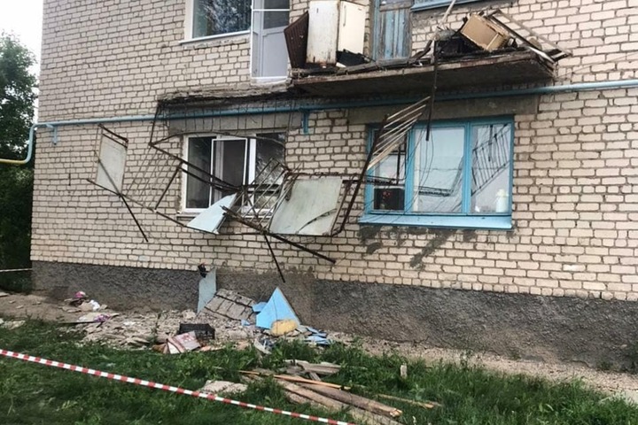 В Вольском районе при обрушении балкона пострадали две женщины: спустя 3,5 месяца следователи возбудили уголовное дело