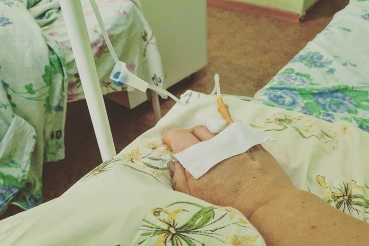 «Помогают только Бог и кислород»: жительница Саратова рассказала об отсутствии отопления в городской больнице и веренице из «скорых»
