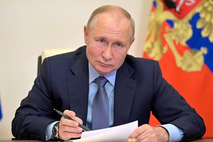 Владимир Путин принял решение о введении в стране нерабочих дней