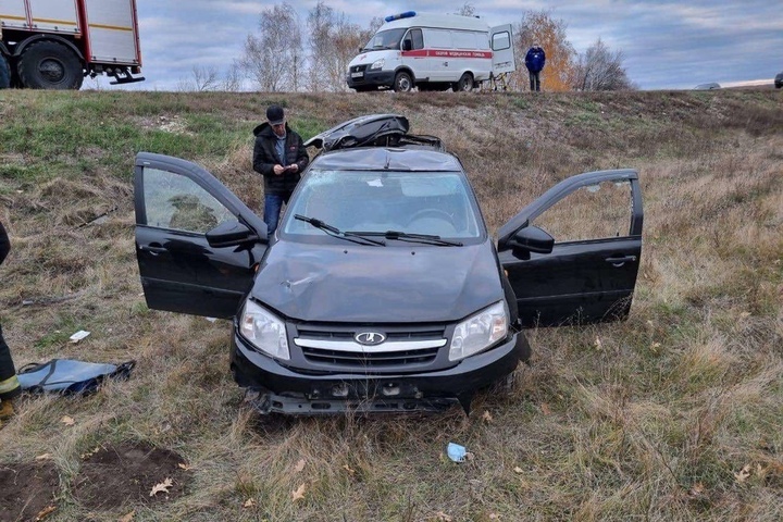Тройное ДТП в Саратовском районе: 51-летнюю пассажирку отечественной легковушки увезли в больницу