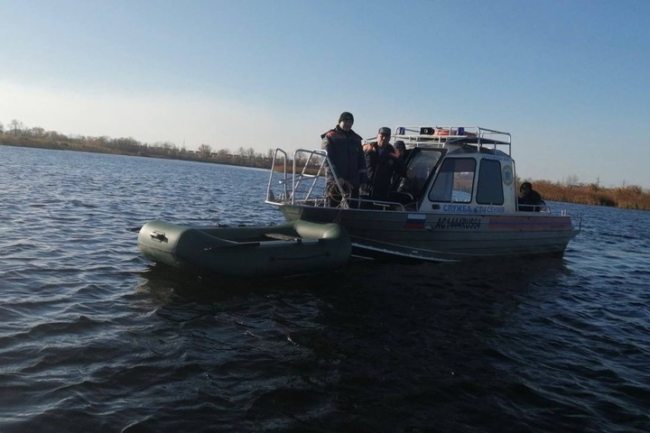 Спасатели помогли выбраться из камышей заблудившемуся на лодке мужчине