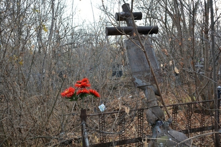 Жители Ртищево во время похорон родственницы узнали, что в гробу лежит чужая им женщина: инцидентом заинтересовались следователи