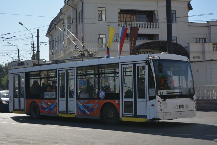 В Энгельсе автобусный маршрут продлили таким образом, что он стал дублировать последний в городе троллейбус